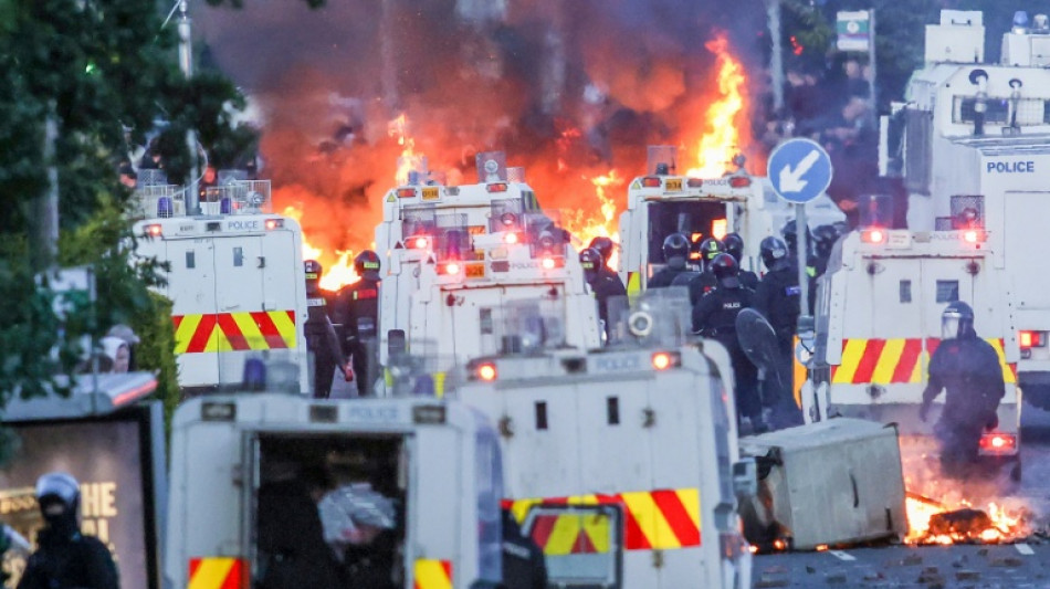 Nouvelle nuit de heurts &agrave; Belfast, Londres condamne des "violences racistes"