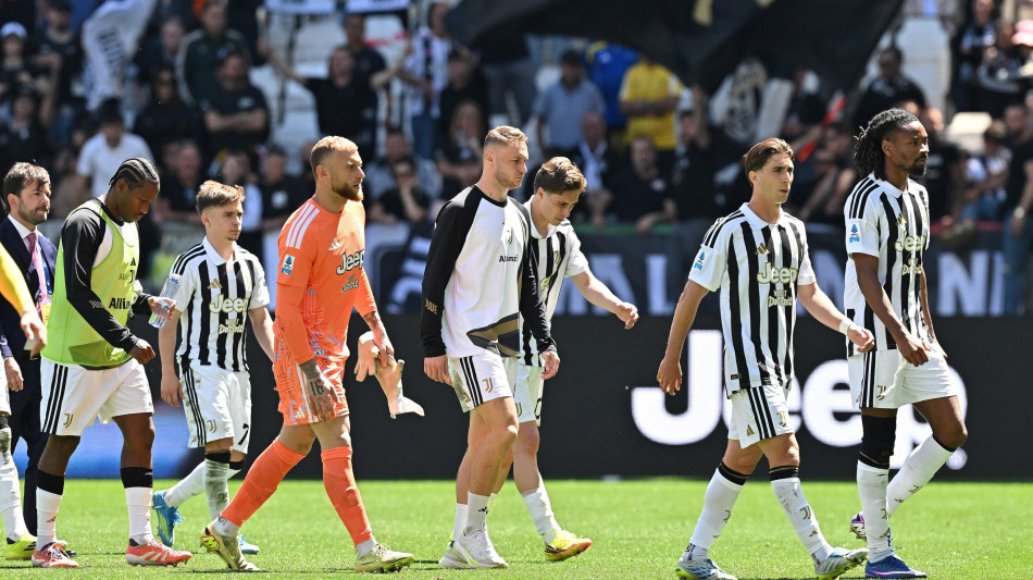 JUve: alcuni tifosi contestano, 'rispettate i nostri colori'