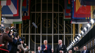 M&eacute;daille, troph&eacute;e, YMCA: Trump g&acirc;t&eacute; pendant le tirage au sort du Mondial-2026