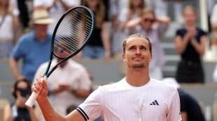 Roland Garros: Zverev vola ai quarti, batte De Jong in tre set