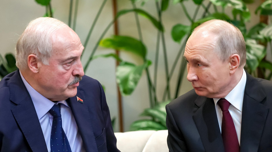 Lukashenko a Macron, 'Meloni &egrave; una donna, non pu&ograve; mediare con Mosca'