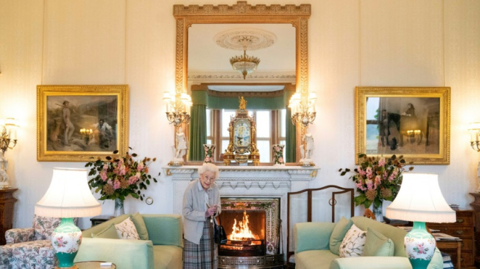 La reine Elizabeth II reporte une r&eacute;union sur le conseil de ses m&eacute;decins