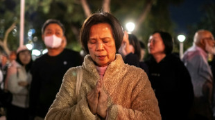 Hong Kong inicia tres d&iacute;as de duelo tras incendio que deja al menos 128 muertos