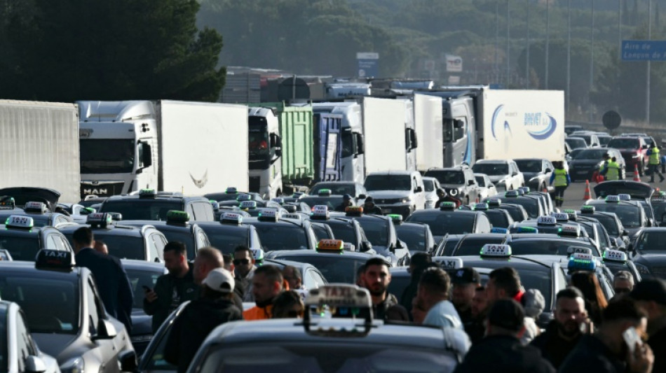 Transport de malades: les taxis appelés à manifester lundi en France