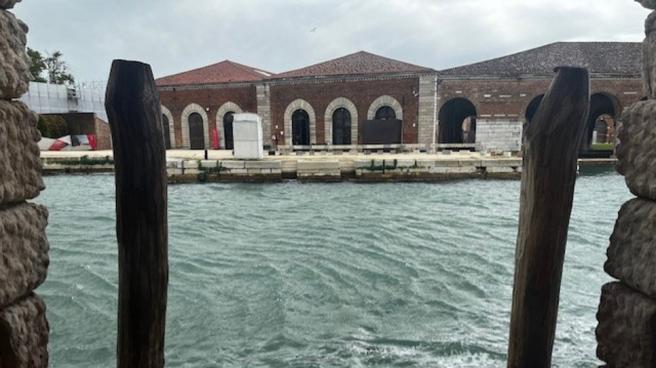 Un corteo musicale d'acqua inaugura la Biennale Musica