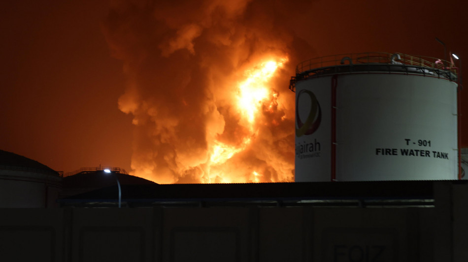 Petrolio in lieve calo in avvio di giornata, Wti a 80,65 dollari