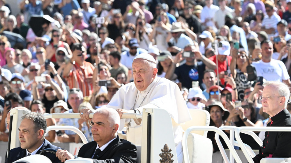 Il Papa, 'respingere i migranti &egrave; un peccato grave'