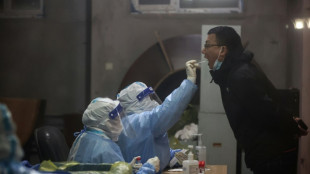 Millones de personas confinadas en China se enfrentan a un brote récord de casos en dos años