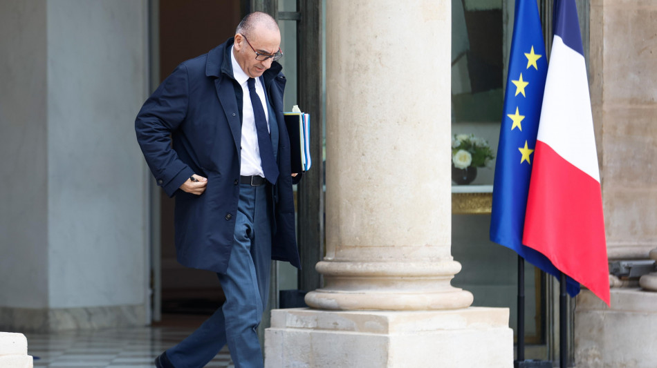 Parigi, pronti ad aprire le nostre riserve strategiche di petrolio