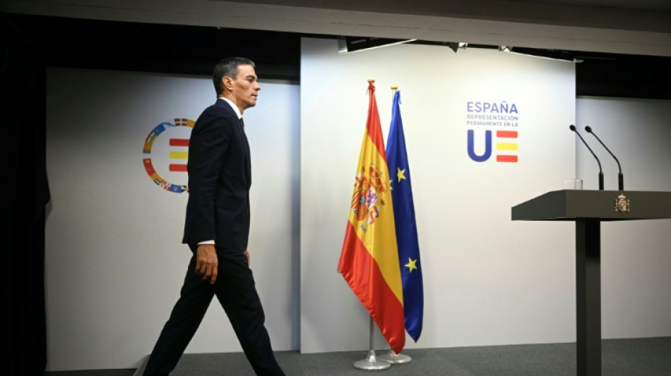 Espanha prev&ecirc; regularizar 500 mil imigrantes, a maioria latino-americanos