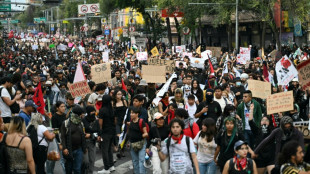 Apoyo a palestinos y disturbios marcan marcha por masacre de Tlatelolco en M&eacute;xico