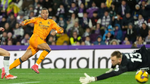 Espagne: Mbapp&eacute; voit triple, le Real Madrid prend le large