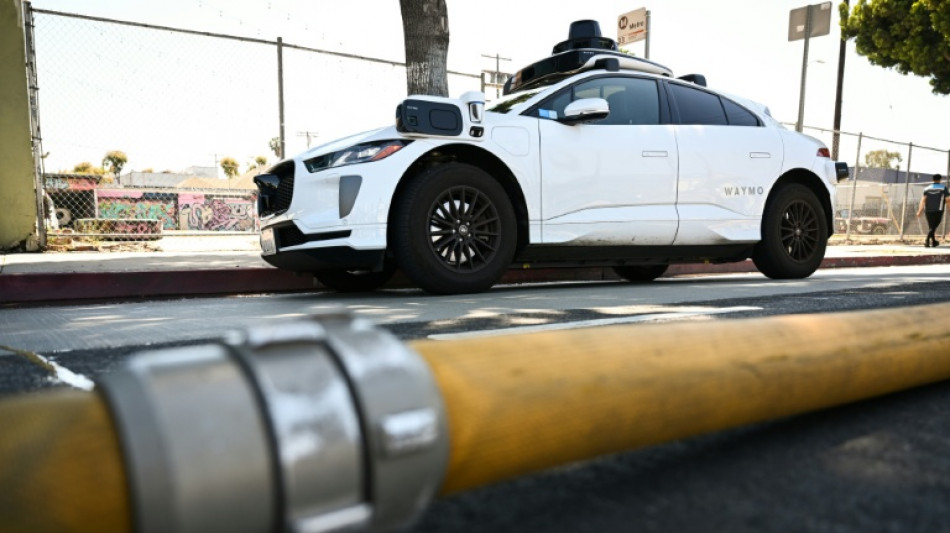 Los robotaxis de Waymo ahora podr&aacute;n circular por algunas autopistas de EEUU