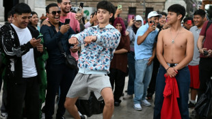 Las "batallas de aura" saltan de las redes a las calles latinoamericanas