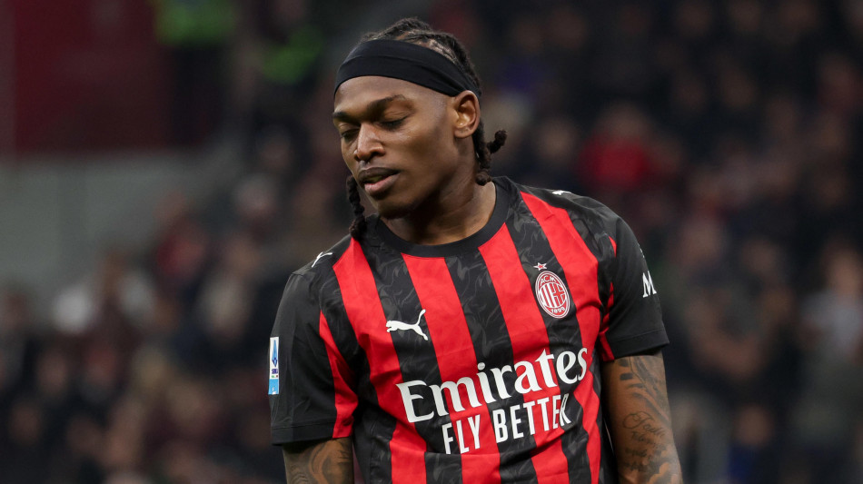 Milan: Leao in Portogallo per controlli all'adduttore