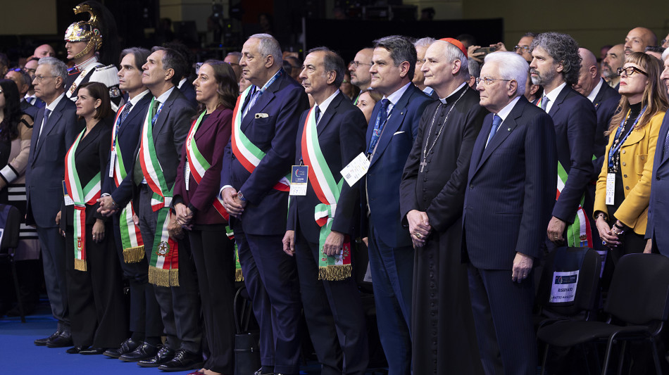 Mattarella, non possiamo trascurare le nuove povert&agrave;