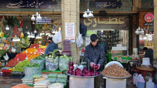 Ir&atilde; promete responder a qualquer ataque dos EUA, mas abre porta a di&aacute;logo nuclear