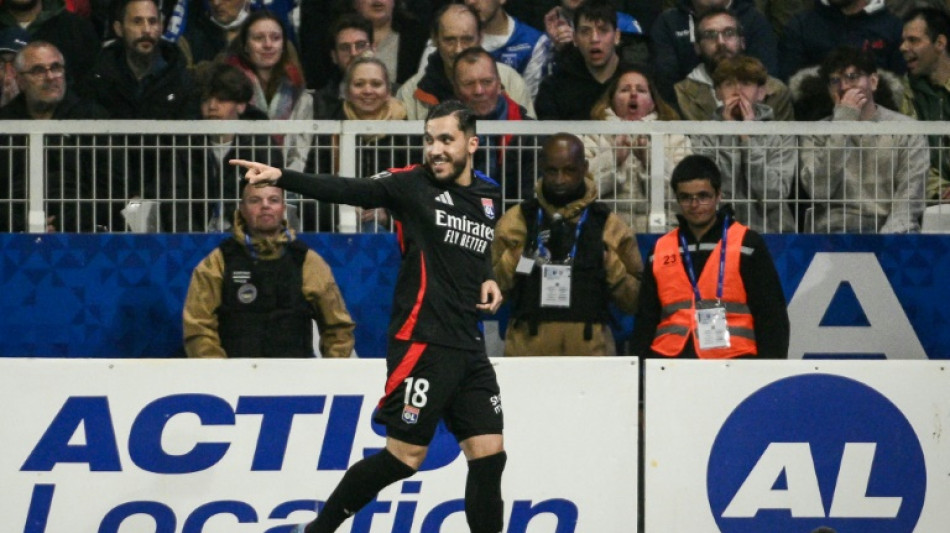 Lyon vence Auxerre (3-1) e segue firme na luta por vaga na próxima Champions