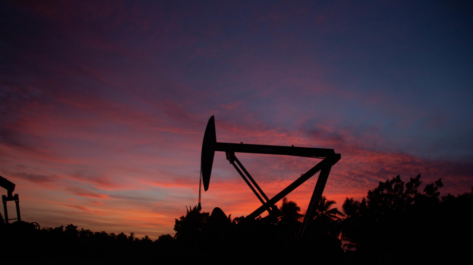 Il petrolio è in calo, Wti perde lo 0,34% a 65,37 dollari