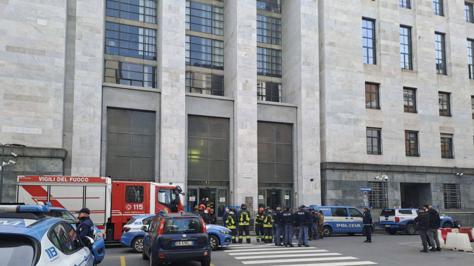 Allarme bomba al Palagiustizia di Milano, controlli in corso