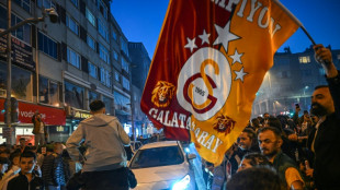 Galatasaray vence Kayserispor (3-0) e é tricampeão turco