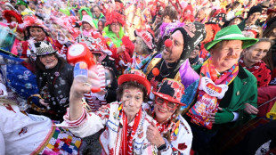 "Alaaf" und "Helau": Jecken und Narren am Rhein starten in neue Karnevalssession