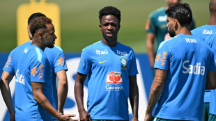 Brasil treina sem 7 jogadores antes de duelo contra Esc&oacute;cia