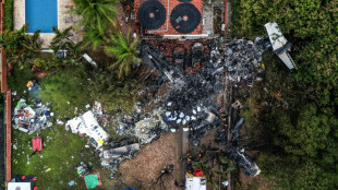 Corpos come&ccedil;am a ser retirados do avi&atilde;o que caiu em Vinhedo; causas permanecem incertas